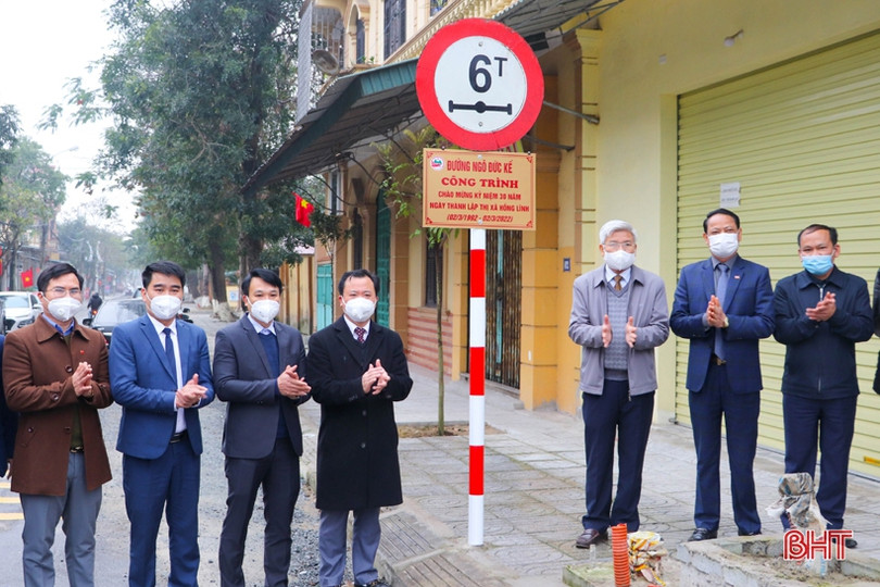 Gắn biển 6 công trình chào mừng kỷ niệm 30 năm ngày thành lập TX Hồng Lĩnh