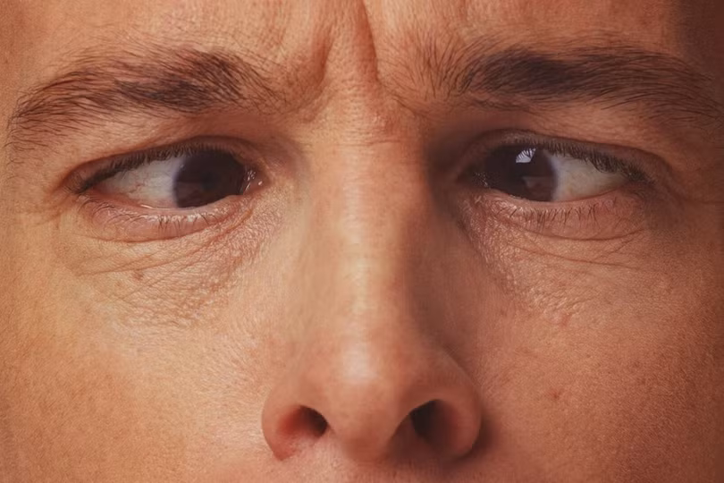 Khó thở nhiều năm, người đàn ông phát hiện răng mọc trong mũi