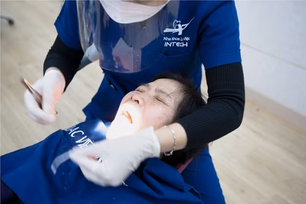 Vui xuân trọn vẹn với hàm răng mới sau 10 năm khổ vì mất răng