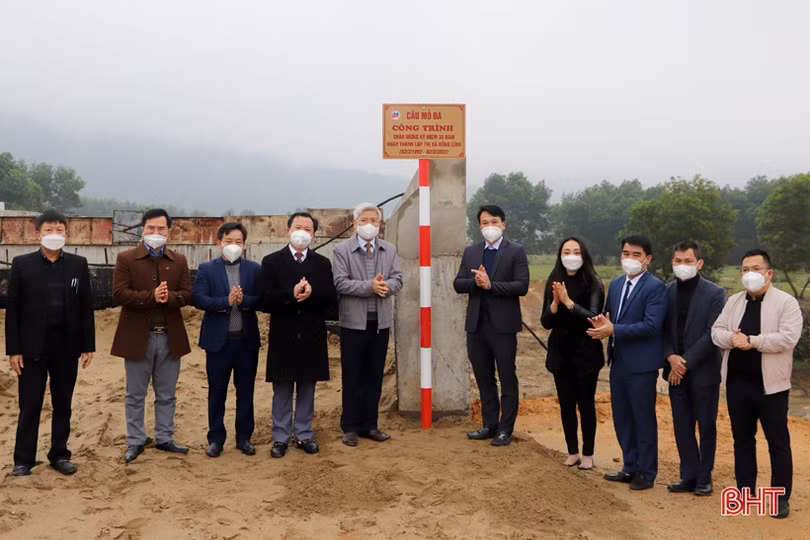 Gắn biển 6 công trình chào mừng kỷ niệm 30 năm ngày thành lập TX Hồng Lĩnh