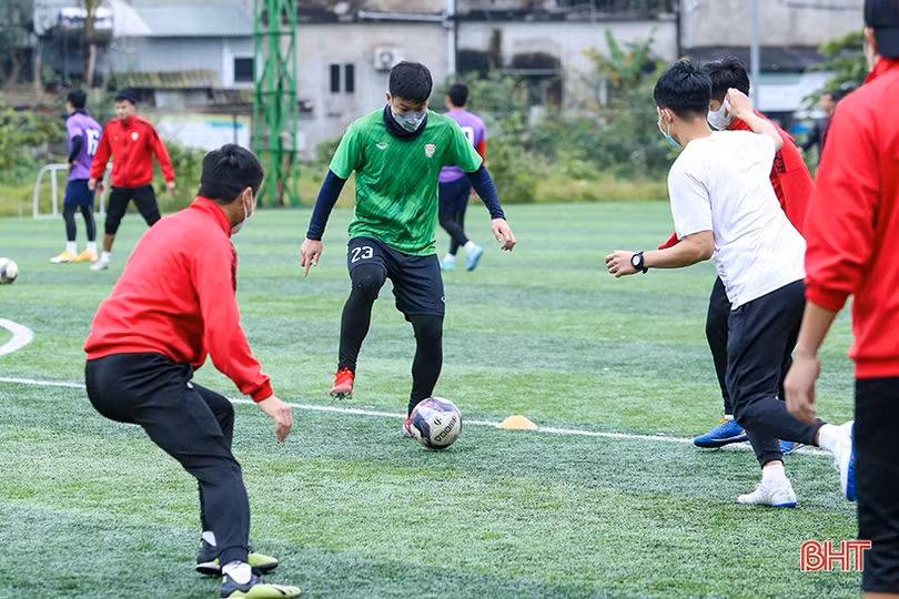 Hồng Lĩnh Hà Tĩnh vượt giá rét luyện tập, sẵn sàng xuất quân V.League 2022