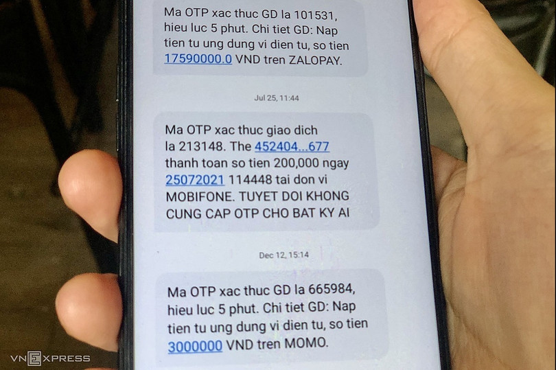 Xung đột giữa nhà mạng và ngân hàng quanh phí SMS Banking