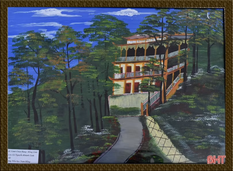 Thị xã dưới chân núi Hồng qua nét vẽ trẻ thơ