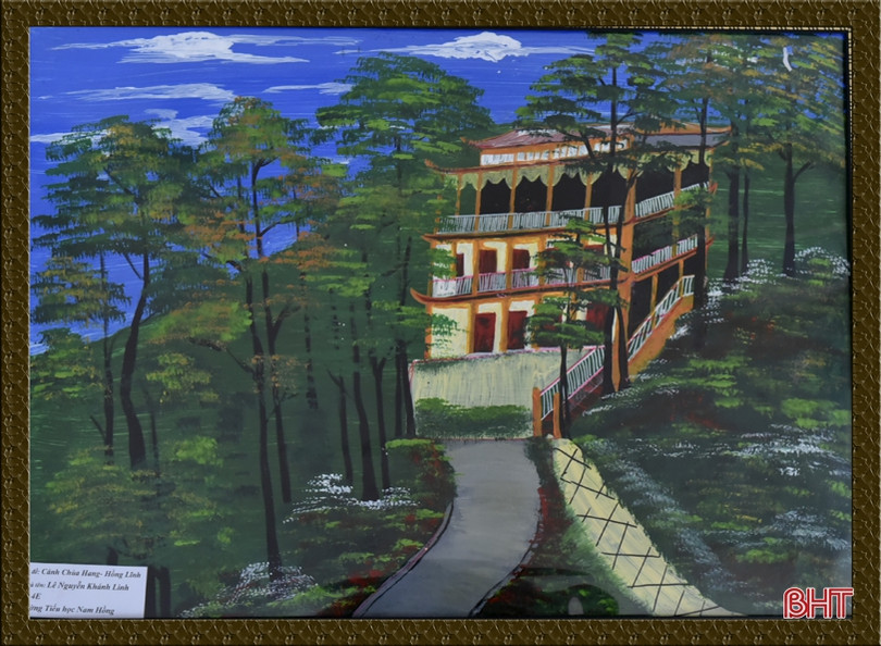 Thị xã dưới chân núi Hồng qua nét vẽ trẻ thơ