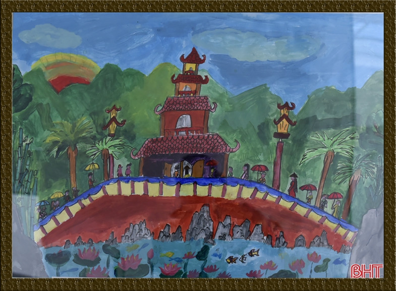 Thị xã dưới chân núi Hồng qua nét vẽ trẻ thơ