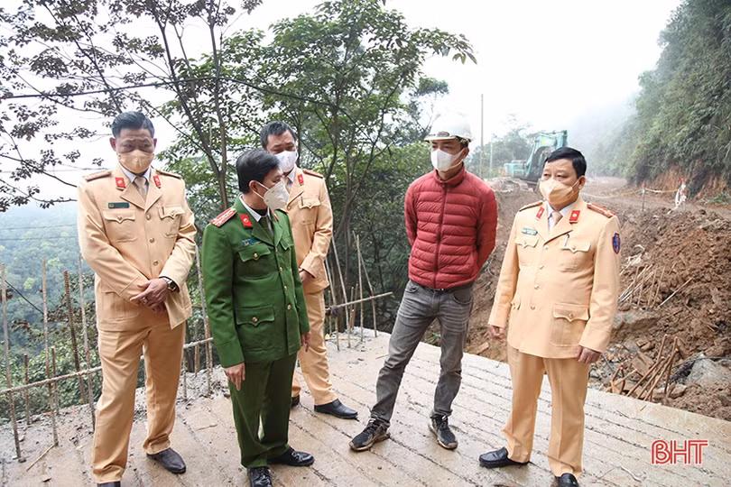 Vì sao đường lên Cửa khẩu Cầu Treo Hà Tĩnh tiềm ẩn nguy cơ tai nạn?