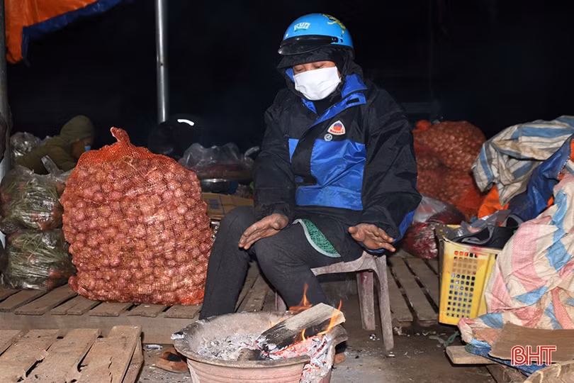 Nhọc nhằn mưu sinh trong giá rét ở Hà Tĩnh