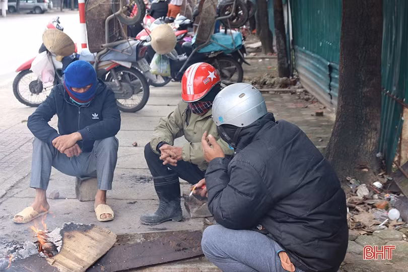 Nhọc nhằn mưu sinh trong giá rét ở Hà Tĩnh
