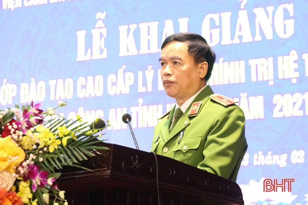 Khai giảng lớp cao cấp lý luận chính trị mở tại Công an Hà Tĩnh