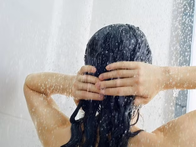 Có nên tắm khi mắc COVID-19 không?