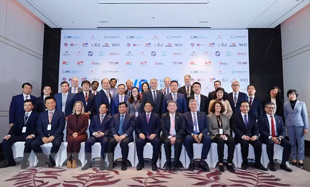 Thủ tướng: Chính phủ và doanh nghiệp đồng cam cộng khổ