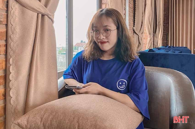 Sau thời gian sử dụng Tinder, Trần Thị Hiền đã tự tin giao tiếp hơn trước. e3.jpg