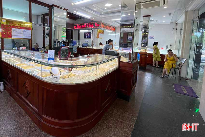 Cửa hàng của Công ty CP Vàng bạc Phương Xuân thường đóng cửa trước 19h v4.jpg