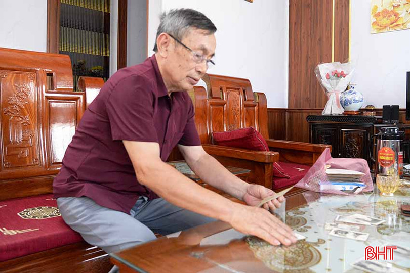 Những ký ức vẫn còn đọng lại qua những tấm ảnh của ông Xưng cùng đồng đội. x2.jpg