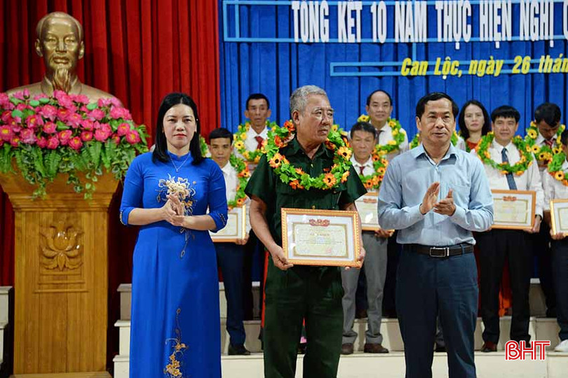 Ông Võ Quang Tạo là 1 trong 10 cá nhân được Chủ tịch UBND huyện Can Lộc tặng giấy khen vì đã có thành tích xuất sắc về học tập và làm theo tư tưởng, đạo đức, phong cách Hồ Chí Minh (giai đoạn 2021 – 2024). cb5.jpg