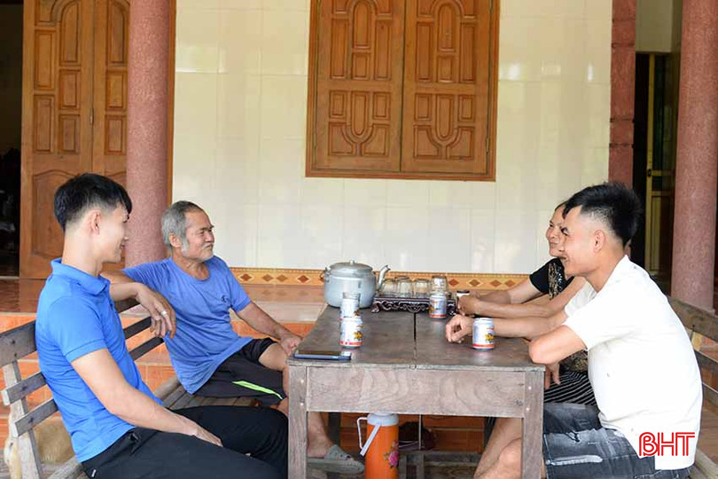 Anh Phan Hữu Sơn cùng gia đình sẵn sàng chia sẻ kinh nghiệm, hỗ trợ ĐVTN muốn học hỏi nuôi chồn hương. c4.jpg