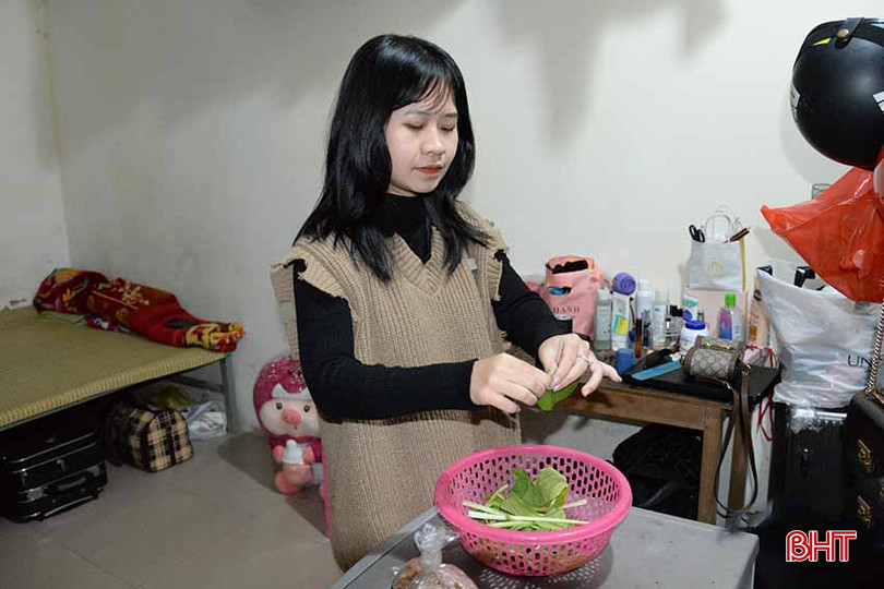Đối với Ngọc Thương, nấu những món ăn yêu thích và thưởng thức cùng bạn bè là một cách giảm bớt áp lực đồng trang lứa. a 5.jpg