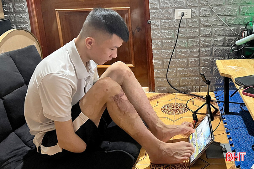 Thời gian đầu, anh Mão tìm đến các trò chơi trực tuyến để vơi đi nỗi bất hạnh. k6.jpg