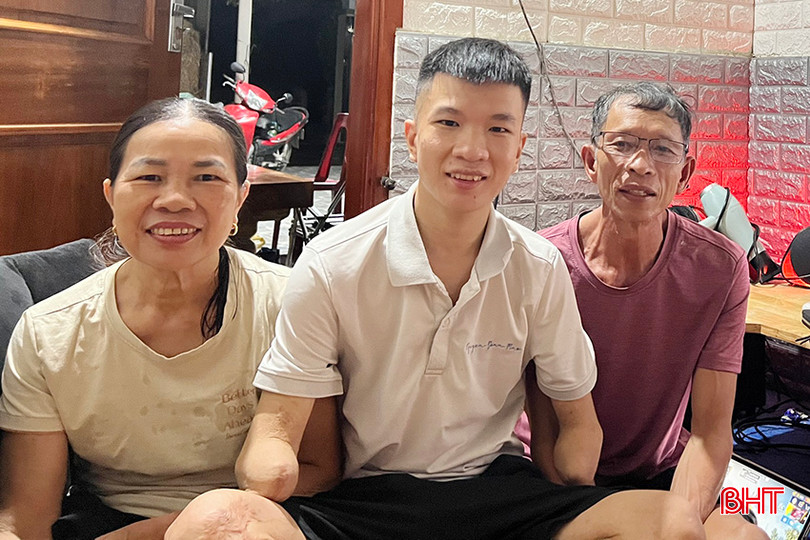 Phía sau những cố gắng của chàng trai Nguyễn Doãn Mão là sự đồng hành của gia đình. k2.jpg