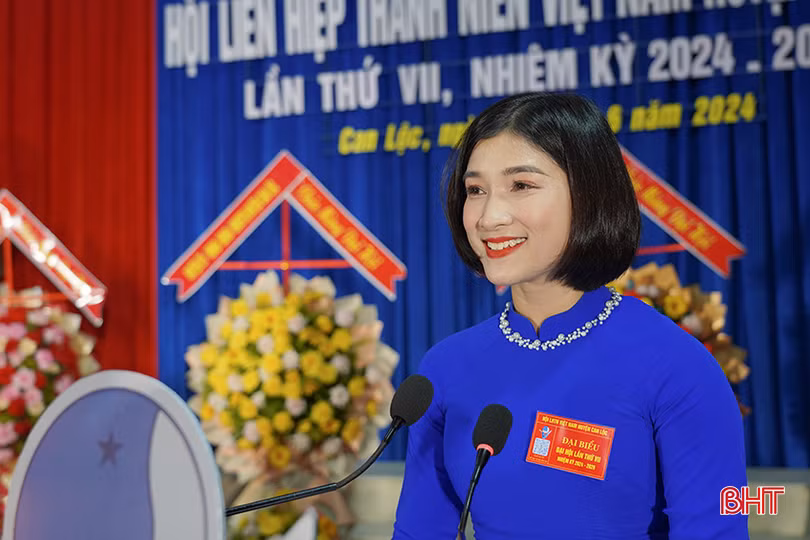 Chị Trần Thị Thắm - Bí thư Huyện đoàn Can Lộc khai mạc đại hội.