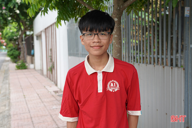 Nguyễn Tiến Mỹ - thủ khoa đầu vào môn Toán tm1.jpg