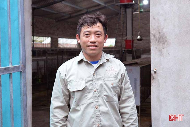 Anh Mai Khắc Thạch - Phó Giám đốc HTX nuôi chồn hương Khánh Ngọc. a1.jpg