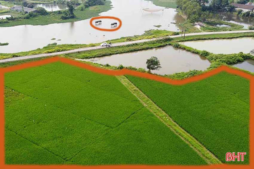 Khu vực hi sinh của 8 liệt sỹ là dân công hoả tuyến làng Hà Nam xưa, cách 2 mố cầu Già cũ (vòng tròn đỏ) khoảng 100m d6.jpg