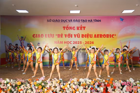 12 đội giành giải xuất sắc giao lưu “Bé với vũ điệu Aerobic”