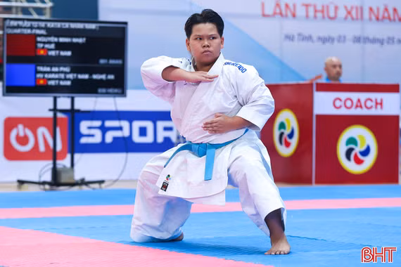 350 VĐV tranh tài giải vô địch karate khu vực miền Trung tại Hà Tĩnh