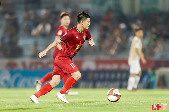 Cựu tiền vệ U23 Việt Nam nỗ lực tìm lại mình trong màu áo Hồng Lĩnh Hà Tĩnh