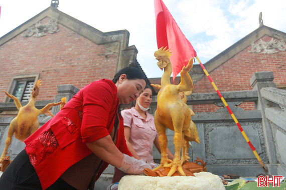 Độc đáo "phi đội gà bay" trên mâm cúng ngày rằm ở Hà Tĩnh 