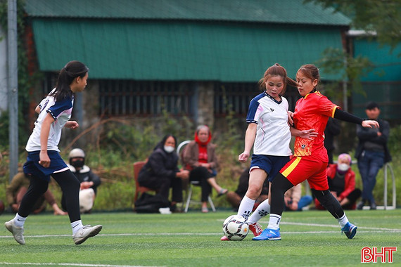 7 đội tranh tài Giải Bóng đá nữ Đại hội TDTT toàn tỉnh