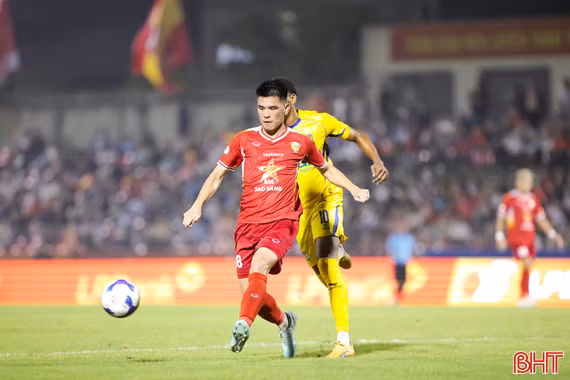 Hậu vệ “made in Hà Tĩnh” và giấc mơ tỏa sáng ở đội bóng núi Hồng