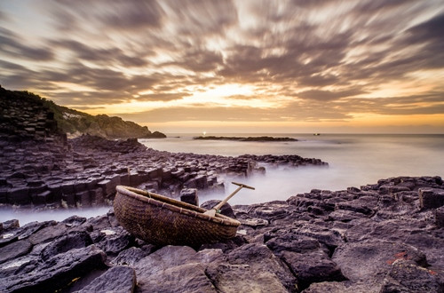 Gành Đá Đĩa – thắng cảnh nổi tiếng ở Phú Yên. Ảnh: Nguyễn Đình Thành. Gành Đá Đĩa – thắng cảnh nổi tiếng ở Phú Yên. Ảnh: Nguyễn Đình Thành.