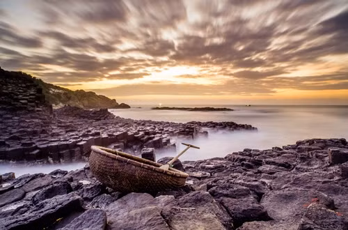 Gành Đá Đĩa – thắng cảnh nổi tiếng ở Phú Yên. Ảnh: Nguyễn Đình Thành.