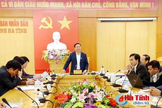 Bí thư Tỉnh ủy - Chủ tịch UBND tỉnh Lê Đình Sơn: Cơ quan thường trực cần chỉnh sửa dự thảo báo cáo và những tham luận sao cho súc tích, đầy đủ và đổi mới cách thể hiện…