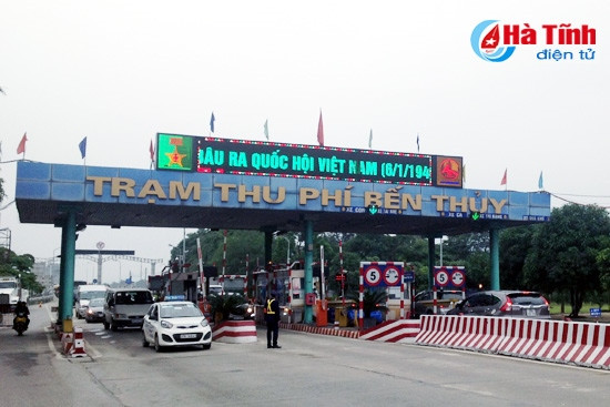 ve qua cau ben thuy da tang o to con len 45 ngan luot