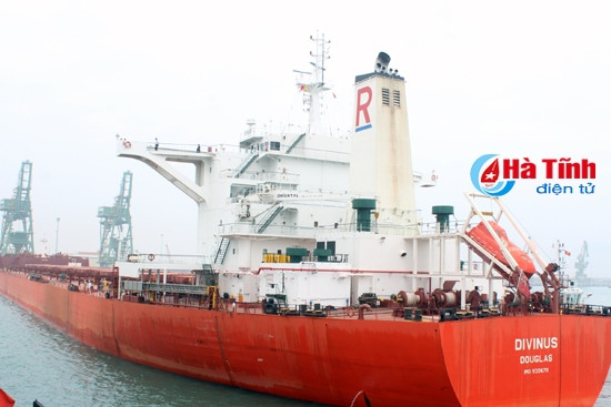 Tàu Divinus có tải trọng 170 nghìn tấn cập Cảng Sơn Dương