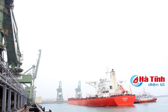 Tàu Divinus có tải trọng 170 nghìn tấn cập Cảng Sơn Dương