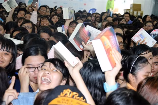 Bạn đọc trẻ giao lưu với tác giả Diệp Lạc Vô Tâm