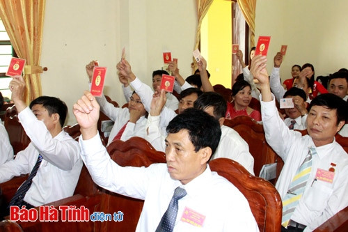 Các đại biểu biểu quyết số lượng và bầu BCH nhiệm kỳ mới