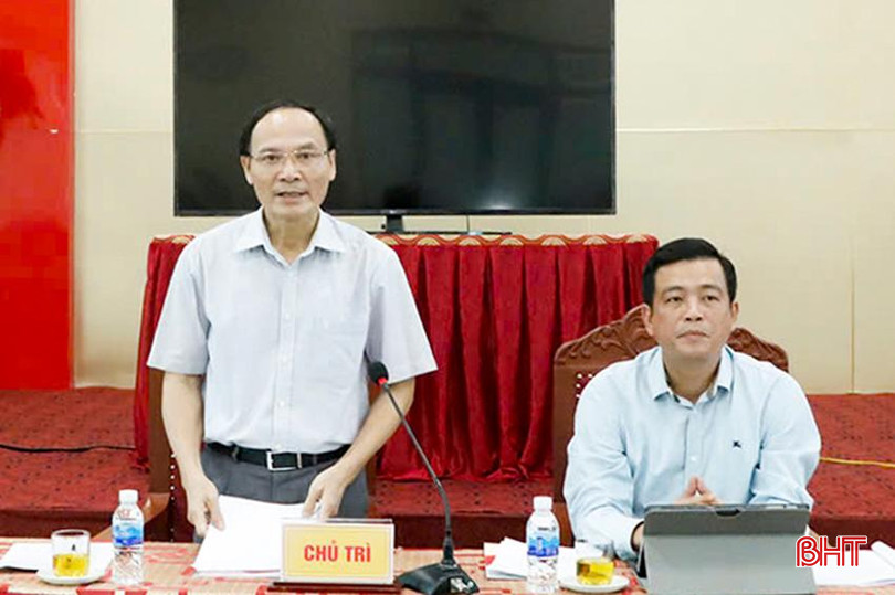 Giám đốc Sở NN&PTNT, Chánh Văn phòng Điều phối NTM tỉnh Nguyễn Văn Việt và Bí thư Huyện ủy Nguyễn Thành Đồng chủ trì buổi làm việc. 4.jpg