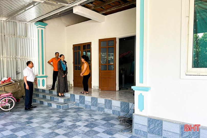 Nhờ có sự hỗ trợ của các cấp ủy, chính quyền cùng với bà con lối xóm, ông Trần Văn Mạo (thôn Diên Phúc, xã Tùng Châu) đã có căn nhà mới khang trang. 3.jpg