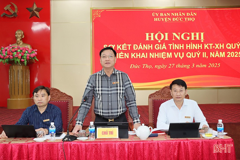 Chủ tịch UBND huyện Trần Hoài Đức và các Phó Chủ tịch UBND huyện chủ trì hội nghị sơ kết đánh giá tình hình quý I/2025 vào chiều 27/3. bqbht_br_2-3747.jpg
