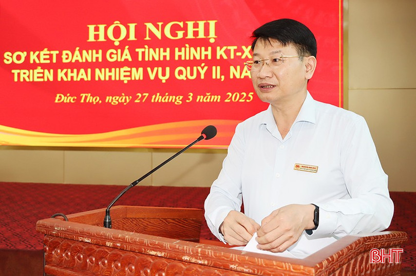 Phó Chủ tịch UBND huyện Nguyễn Anh Đức báo cáo tình hình thực hiện nhiệm vụ kinh tế - xã hội quốc phòng – an ninh quý 1, triển khai nhiệm vụ quý II năm 2025. bqbht_br_4-2623.jpg