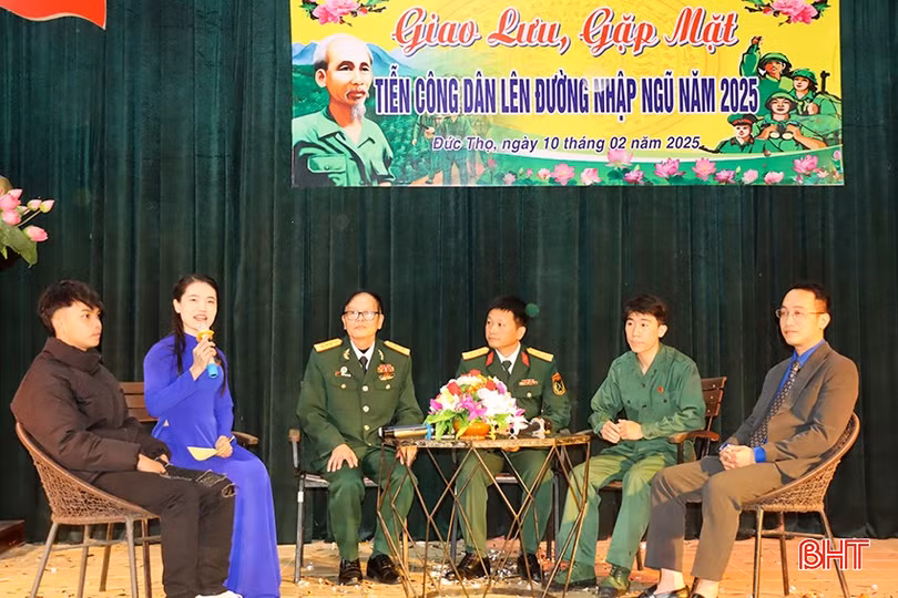 Buổi giao lưu, gặp mặt tiễn công dân lên đường nhập ngũ năm 2025 của huyện Đức Thọ diễn ra trong không khí đầm ấm, tình cảm.