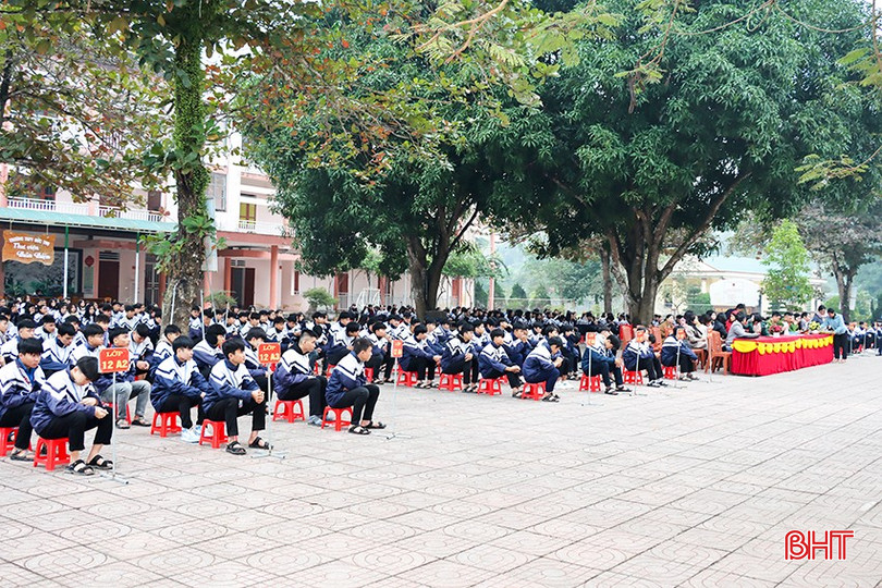 Một buổi tuyên truyền tại Trường THPT Đức Thọ. bqbht_br_1.jpg