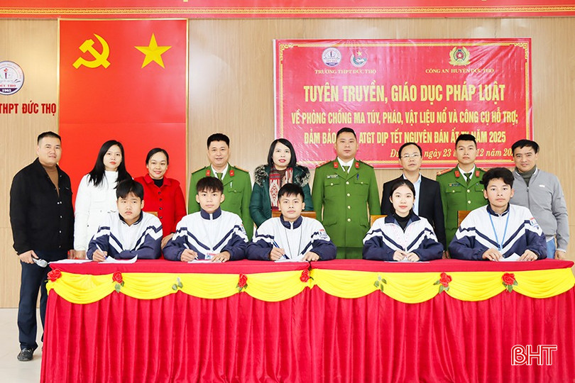 Học sinh Trường THPT Đức Thọ ký cam kết không sử dụng pháo, vật liệu nổ và chấp hành nghiêm luật ATGT trong dịp trước, trong và sau tết Nguyên đán Ất Tỵ bqbht_br_5.jpg
