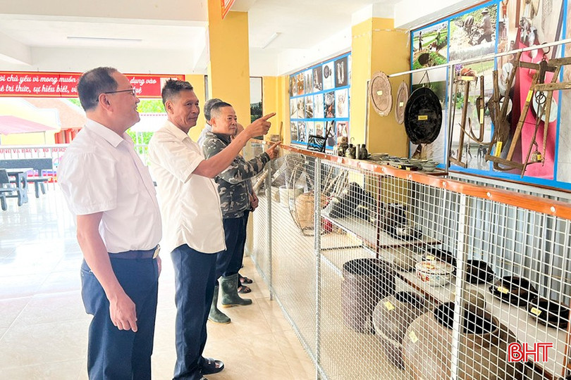 Ngôi nhà trí tuệ thôn Thị Hòa, xã Hòa Lạc được bố trí hợp lý, lưu giữ các dụng cụ phục vụ đời sống tại địa phương. 11.jpg