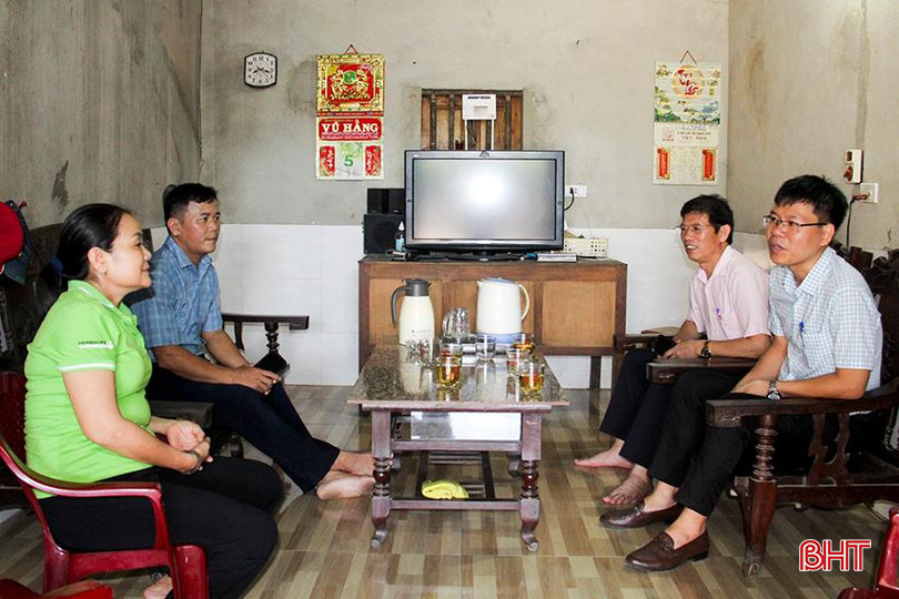 Gia đình chị Trần Thị Liên, thôn Hữu Chế, xã An Dũng được NHCSXH huyện Đức Thọ cho vay 350 triệu đồng để nuôi 3 con học đại học. 2.jpg